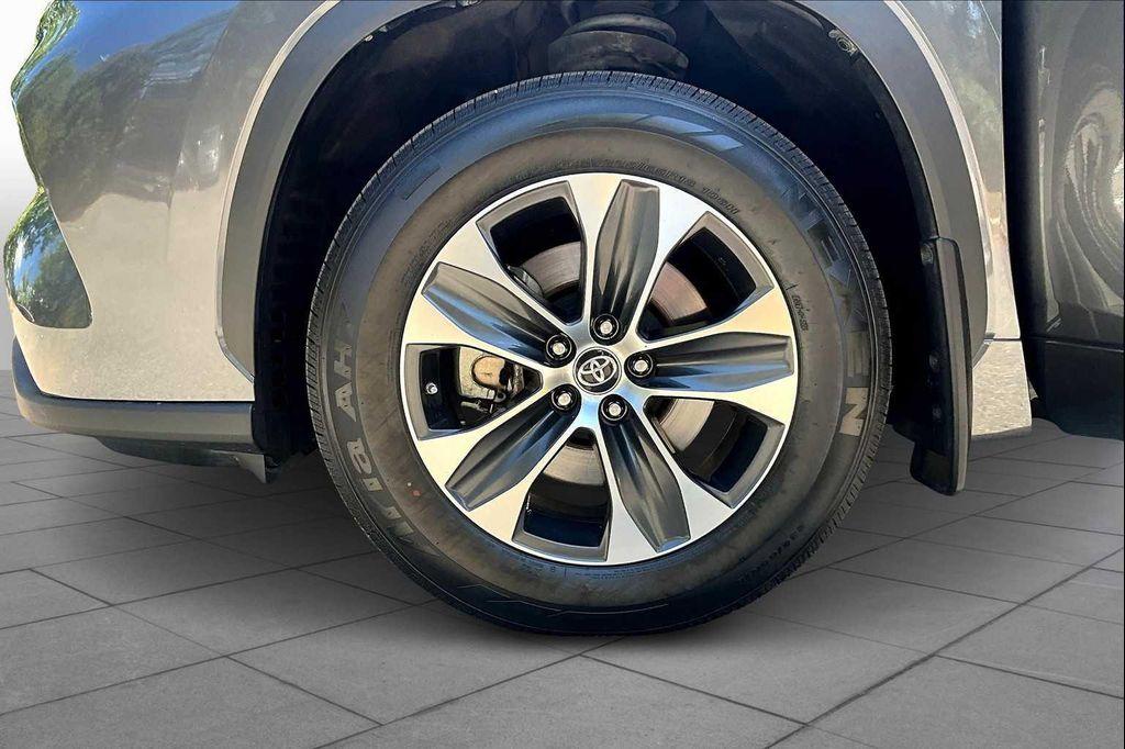 used 2023 Toyota Highlander car, priced at $36,488