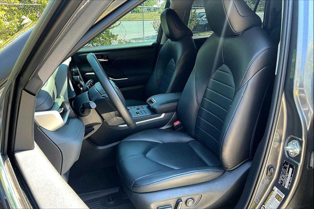 used 2023 Toyota Highlander car, priced at $36,488