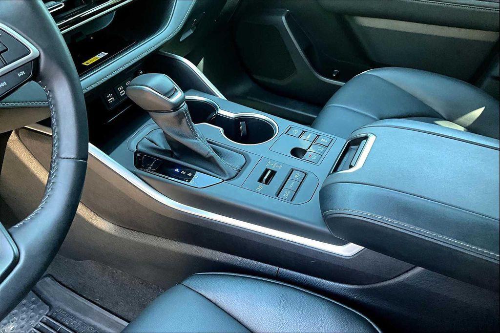 used 2023 Toyota Highlander car, priced at $36,488