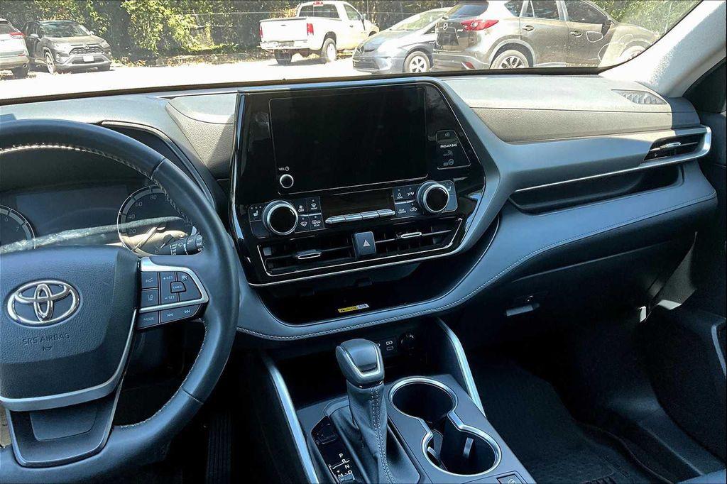 used 2023 Toyota Highlander car, priced at $36,488