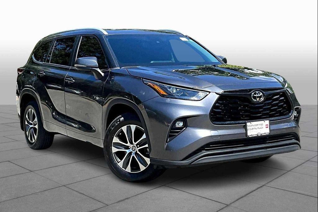 used 2023 Toyota Highlander car, priced at $36,488