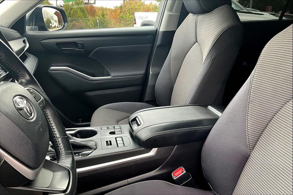 used 2023 Toyota Highlander car, priced at $29,000