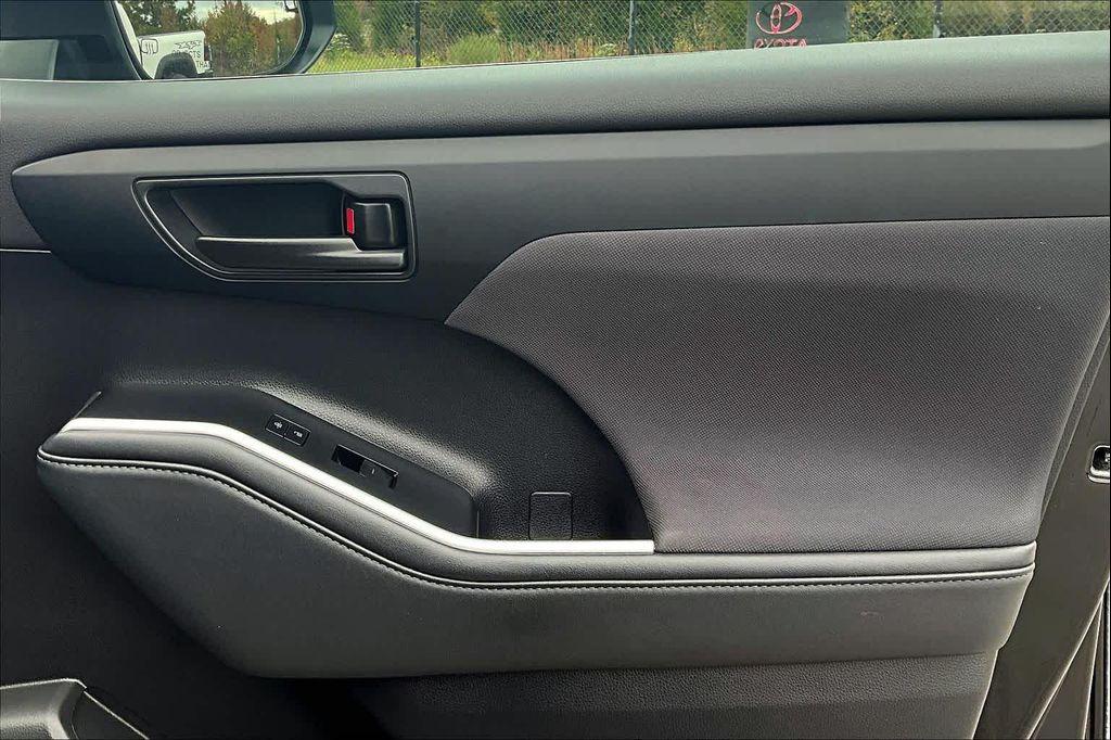 used 2023 Toyota Highlander car, priced at $29,000