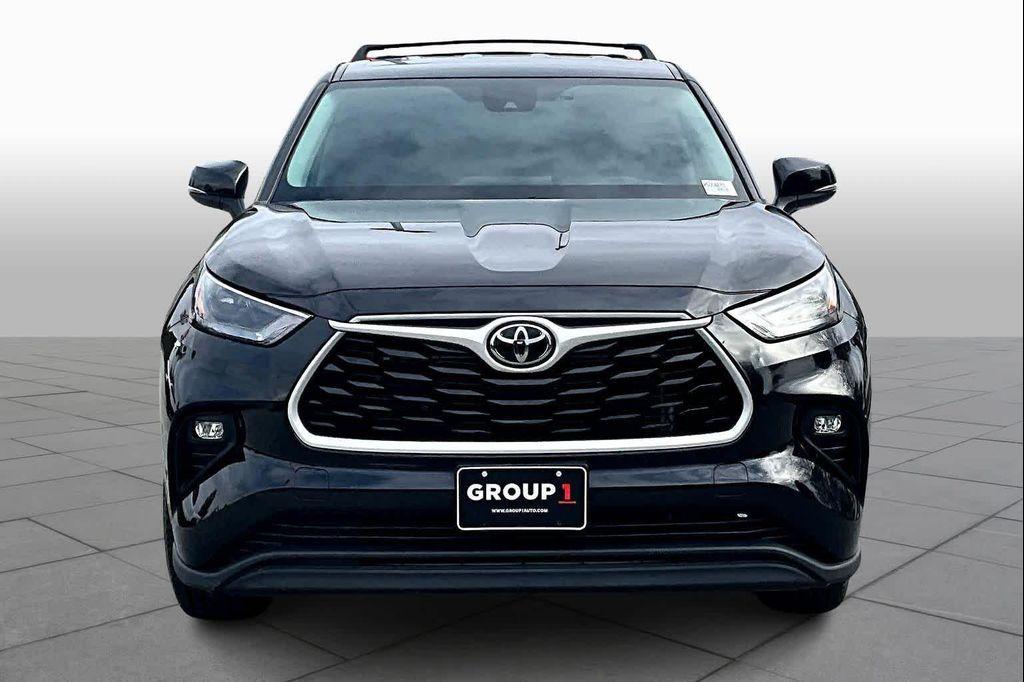 used 2023 Toyota Highlander car, priced at $29,000