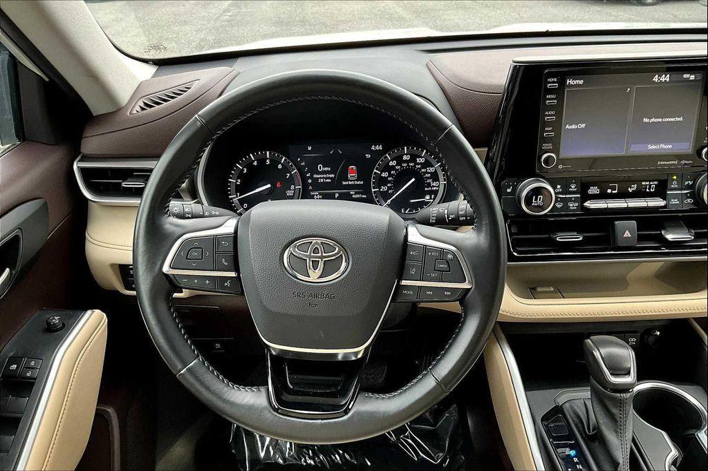 used 2021 Toyota Highlander car, priced at $32,500