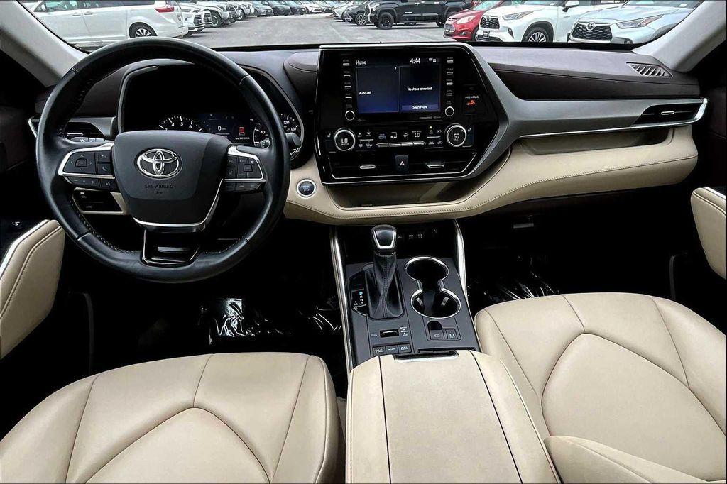 used 2021 Toyota Highlander car, priced at $32,500