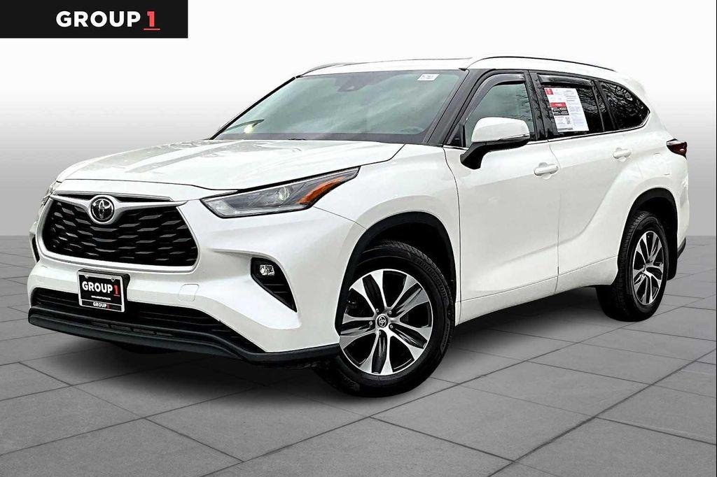 used 2021 Toyota Highlander car, priced at $32,500