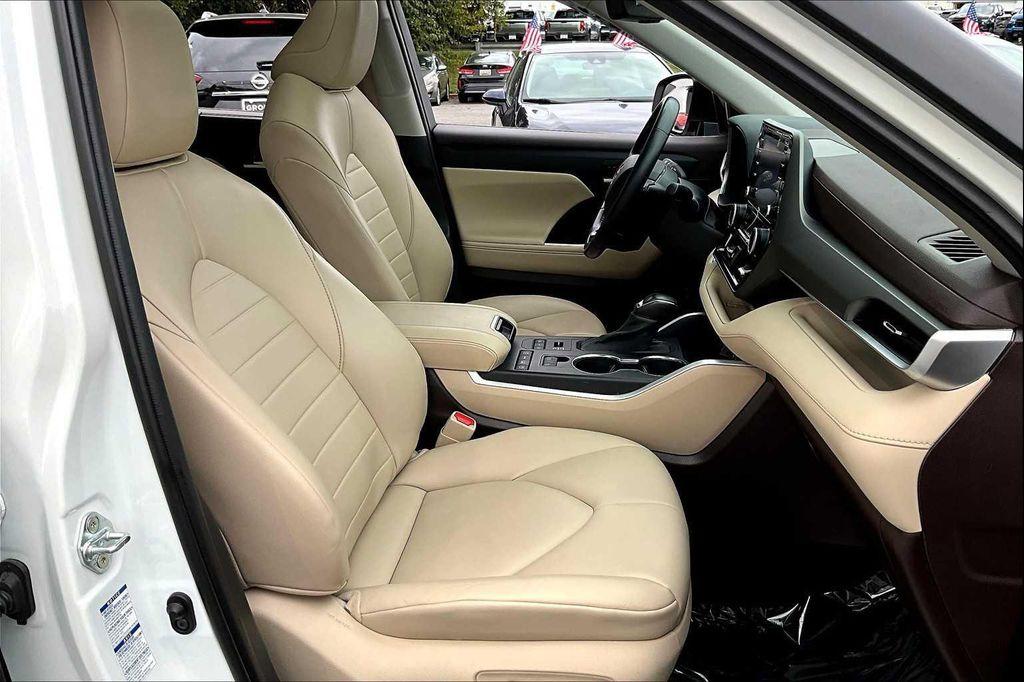used 2021 Toyota Highlander car, priced at $32,500