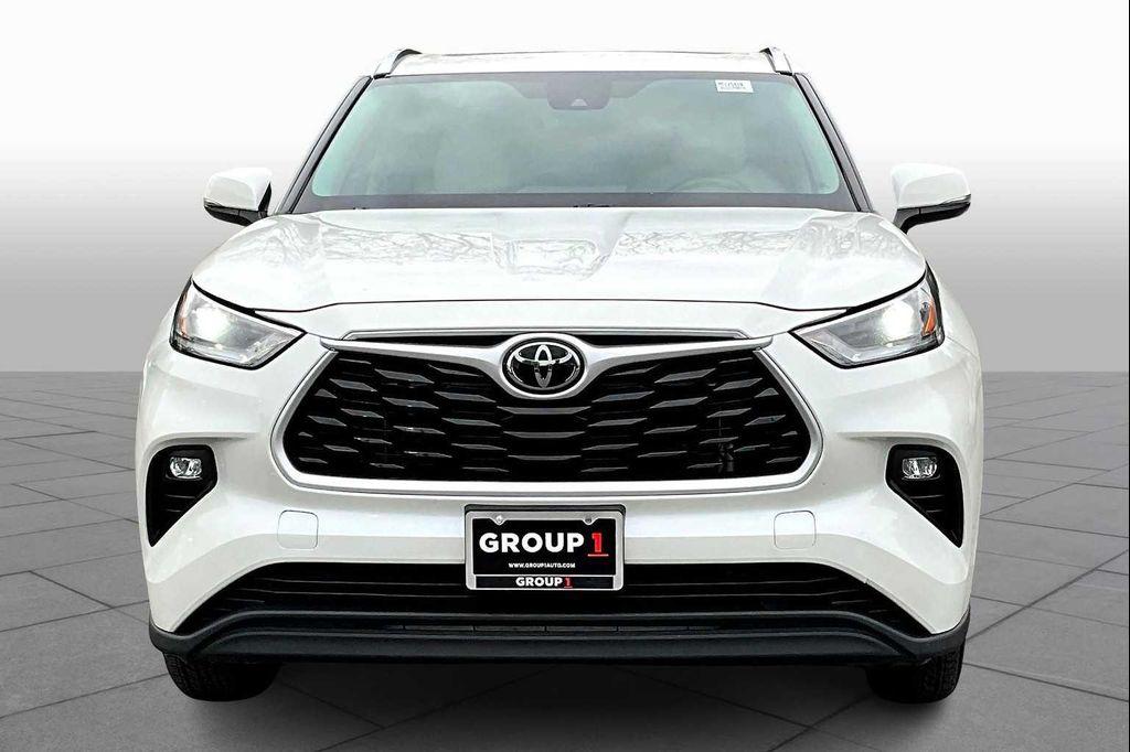 used 2021 Toyota Highlander car, priced at $32,500