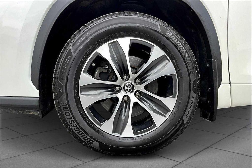 used 2021 Toyota Highlander car, priced at $32,500
