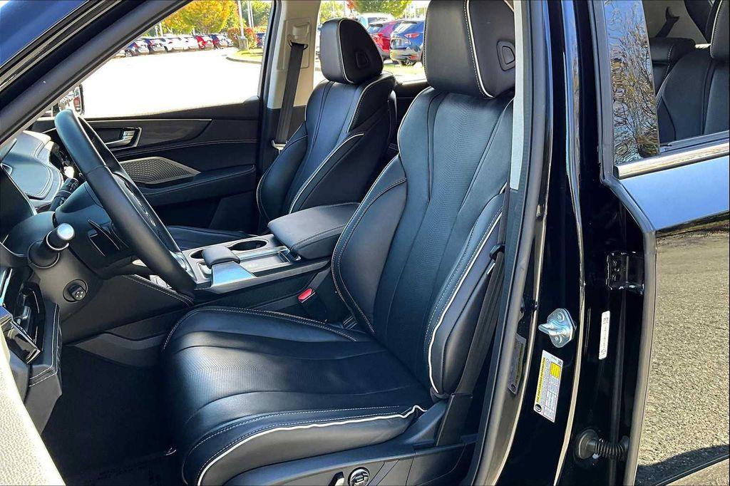 used 2023 Acura MDX car, priced at $39,000