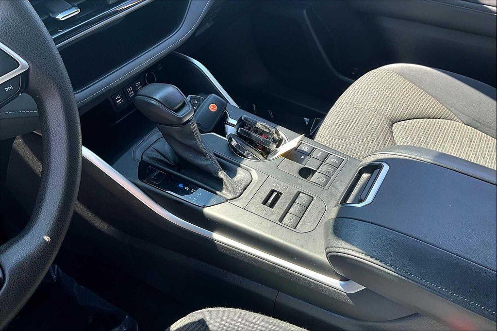 used 2023 Toyota Highlander car, priced at $33,500