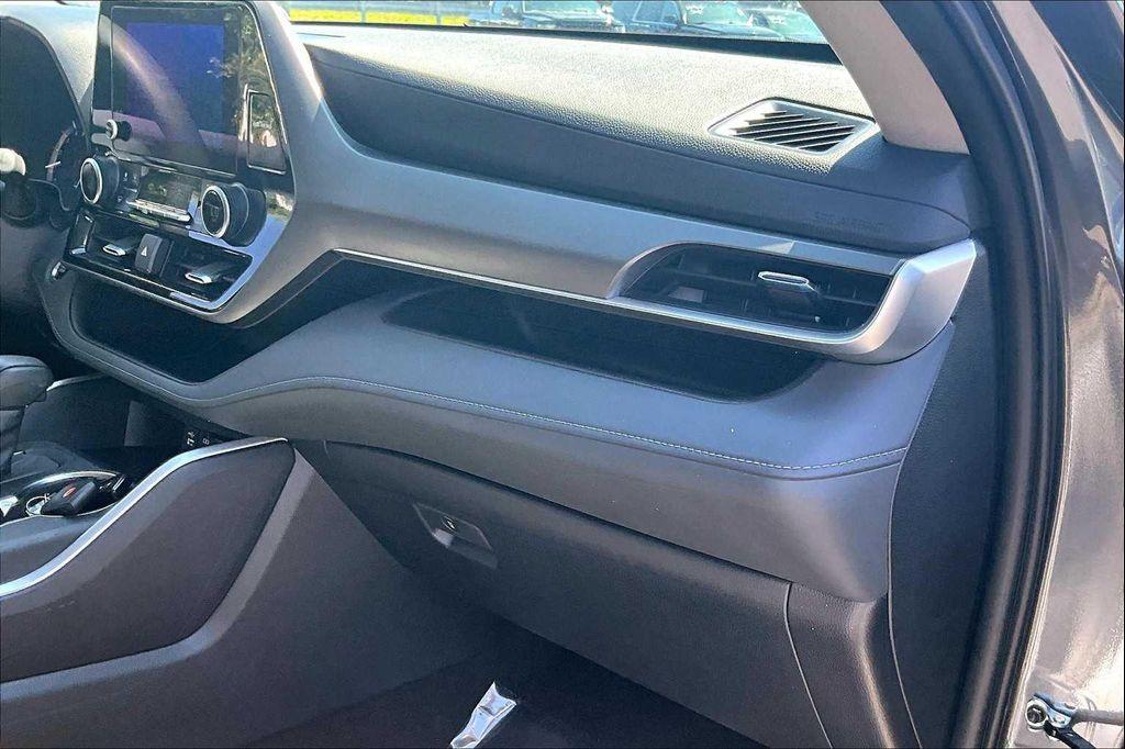 used 2023 Toyota Highlander car, priced at $33,500