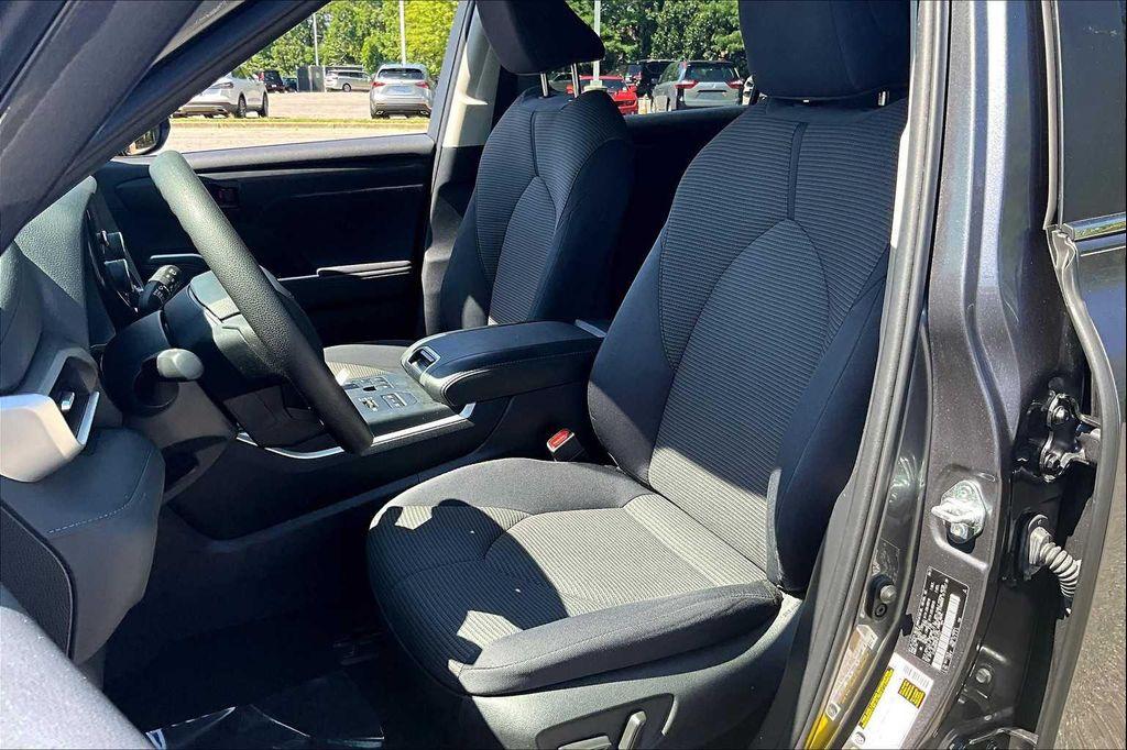 used 2023 Toyota Highlander car, priced at $33,500