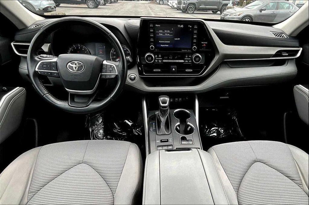 used 2022 Toyota Highlander car, priced at $28,000