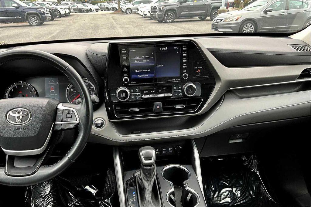 used 2022 Toyota Highlander car, priced at $28,000