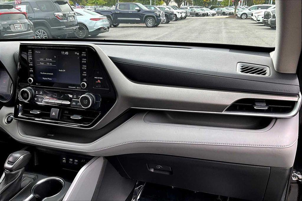 used 2022 Toyota Highlander car, priced at $28,000