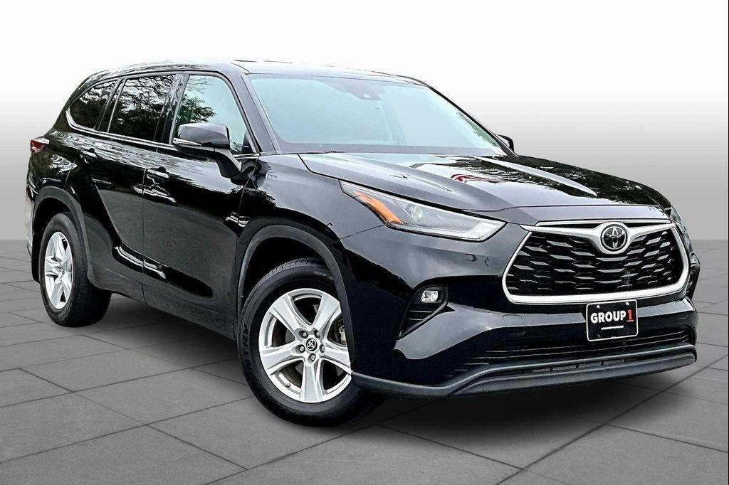 used 2022 Toyota Highlander car, priced at $28,000