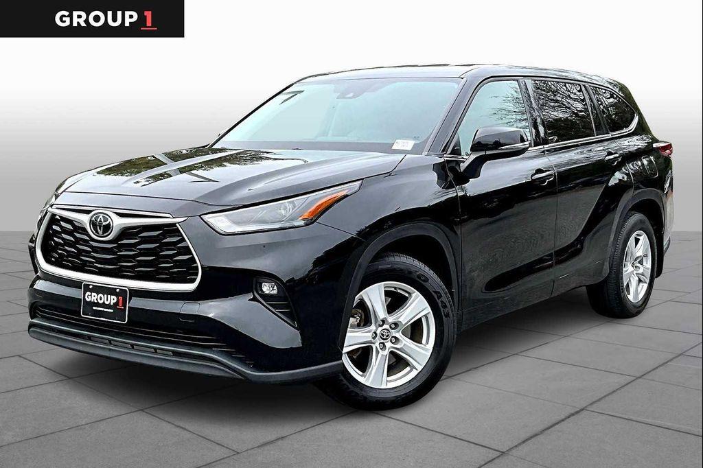 used 2022 Toyota Highlander car, priced at $28,000