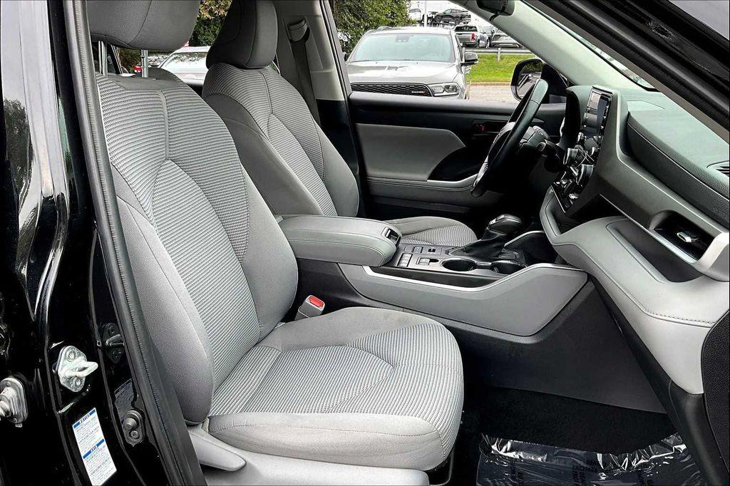 used 2022 Toyota Highlander car, priced at $28,000