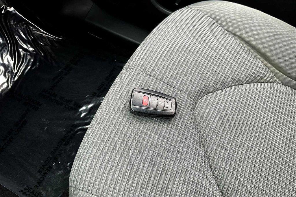 used 2022 Toyota Highlander car, priced at $28,000