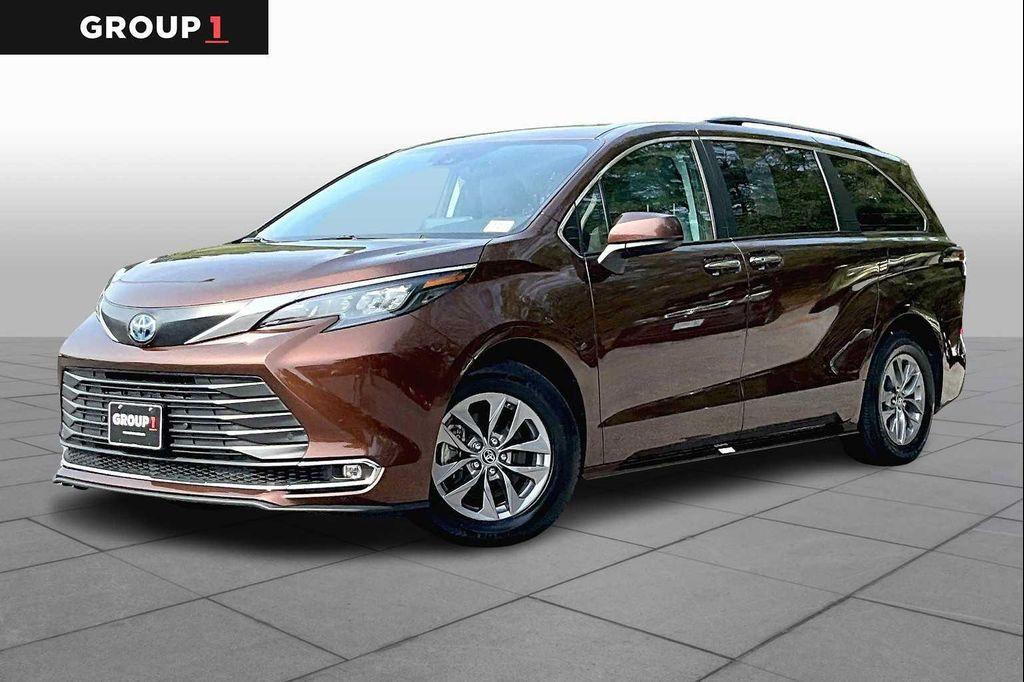 used 2024 Toyota Sienna car, priced at $41,500
