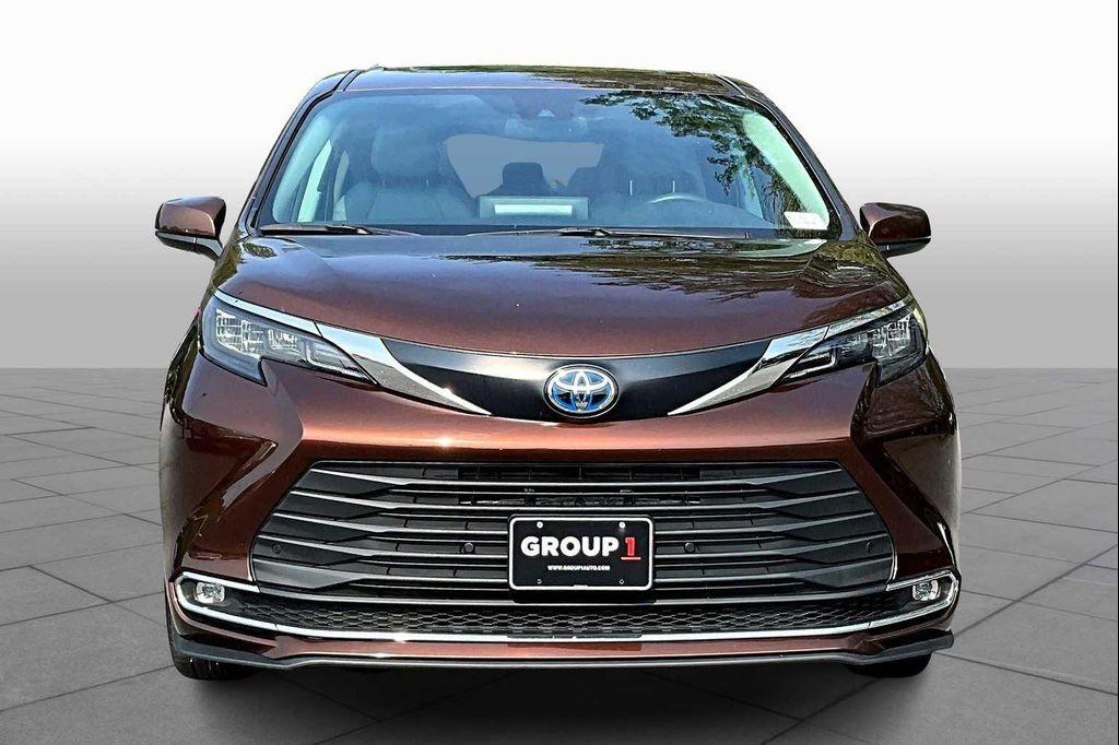 used 2024 Toyota Sienna car, priced at $41,500