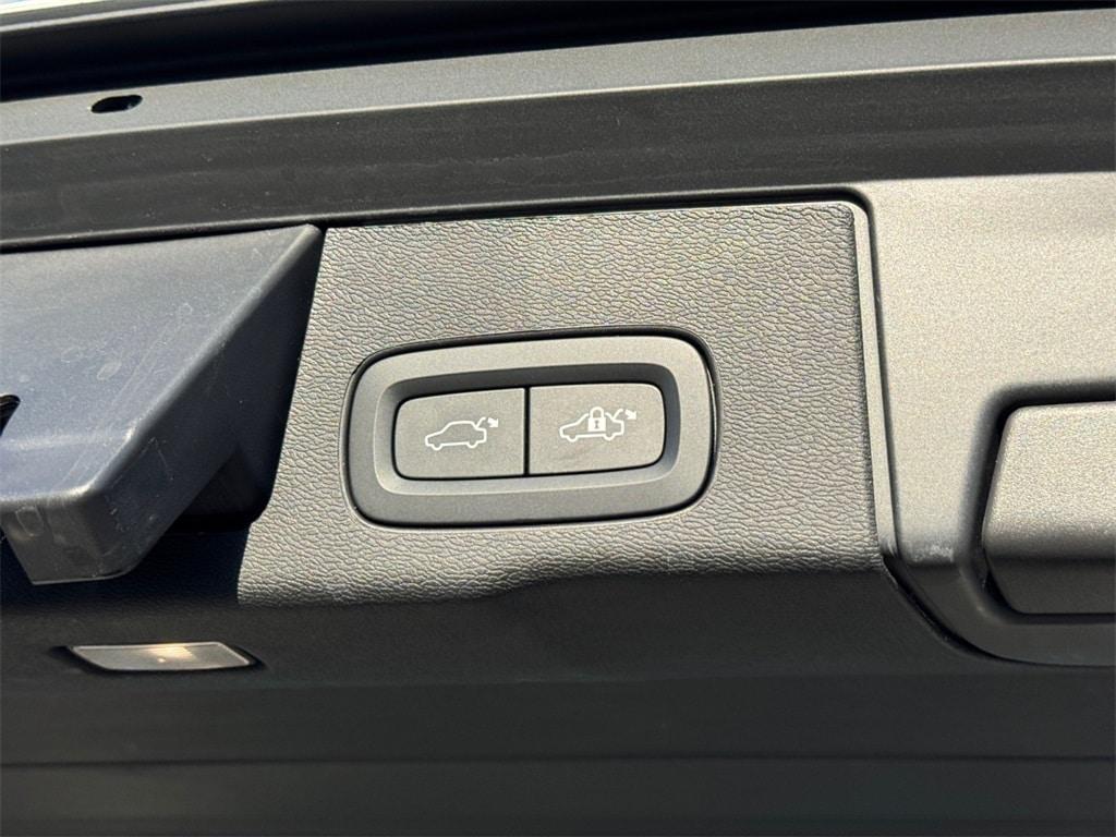 used 2023 Volvo XC60 car, priced at $34,980