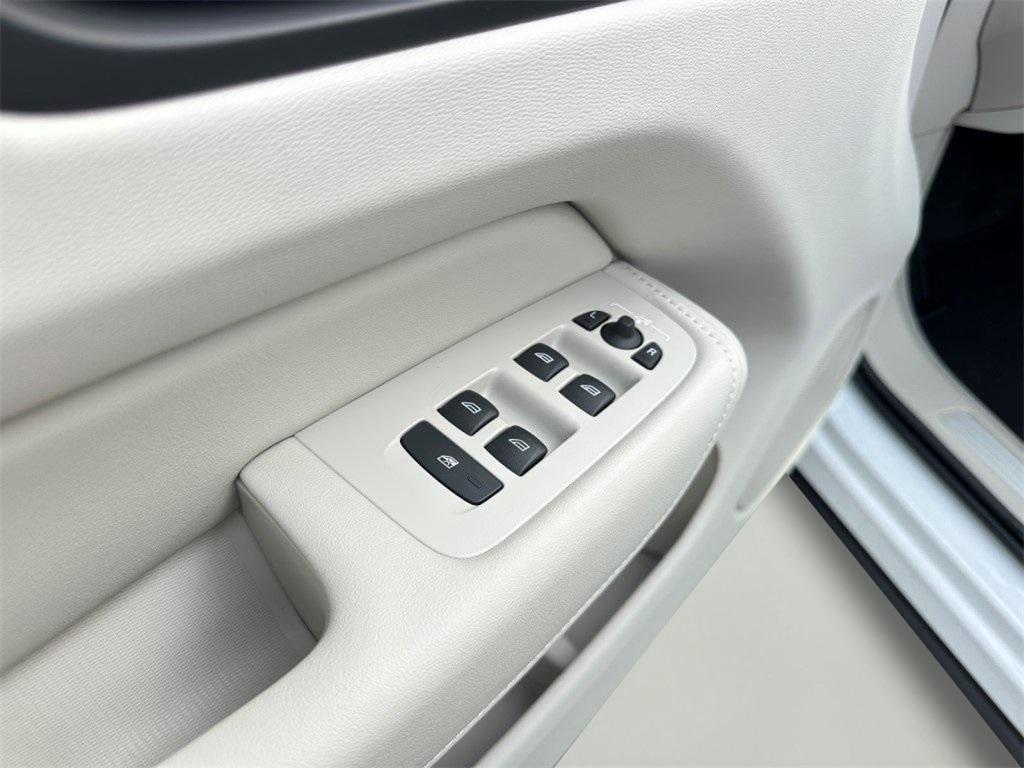 new 2025 Volvo XC60 Plug-In Hybrid car, priced at $59,445