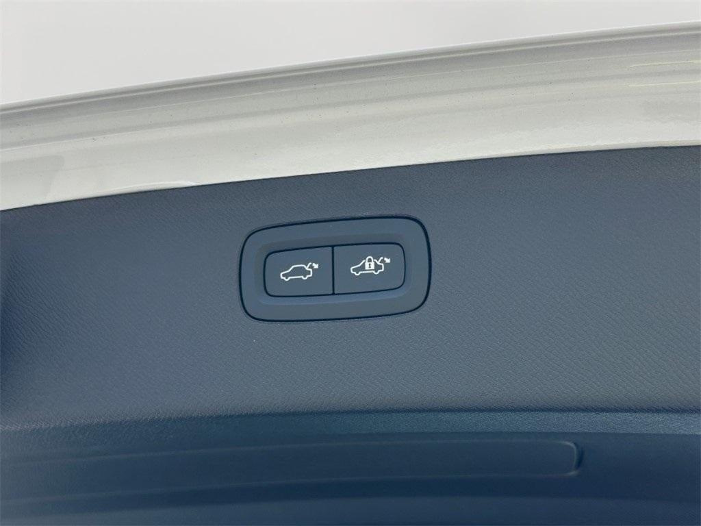 new 2026 Volvo XC90 car, priced at $69,721