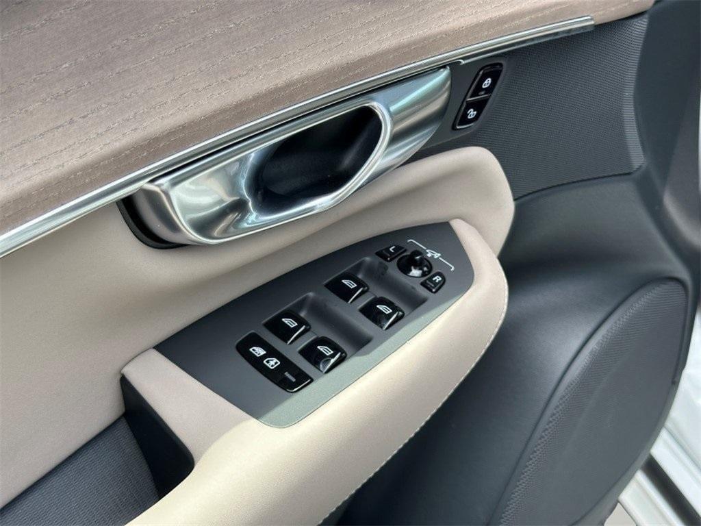 new 2026 Volvo XC90 car, priced at $69,721