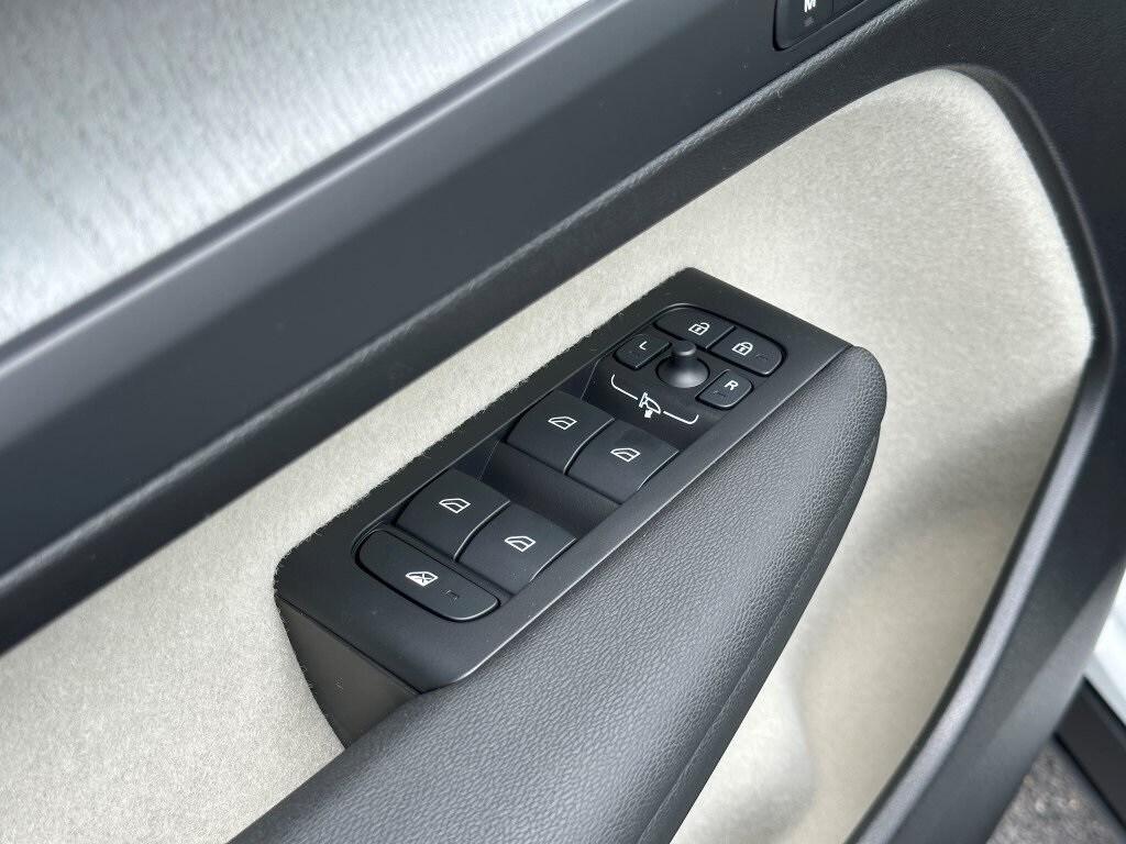 new 2025 Volvo XC40 car, priced at $49,810