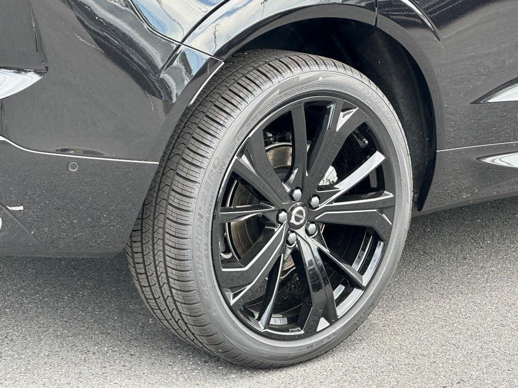 new 2025 Volvo XC60 car, priced at $61,555