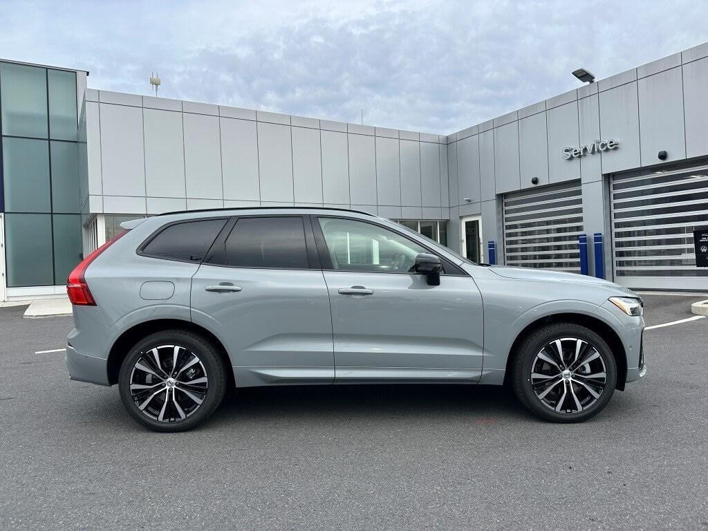 new 2025 Volvo XC60 car, priced at $54,545