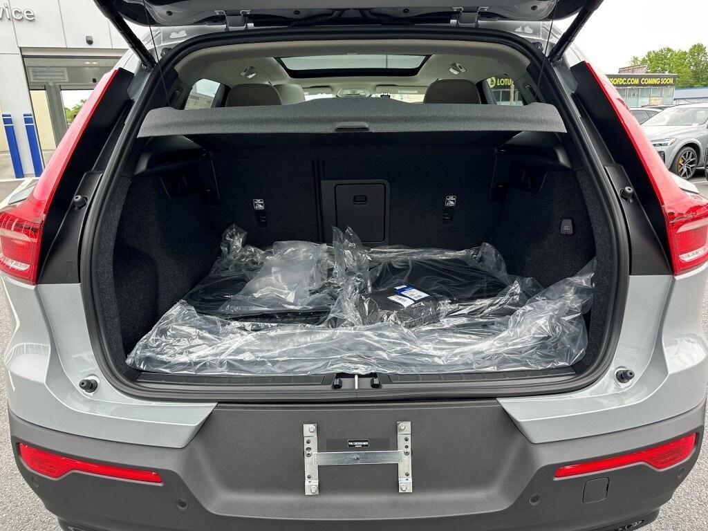 new 2025 Volvo XC40 car, priced at $48,335