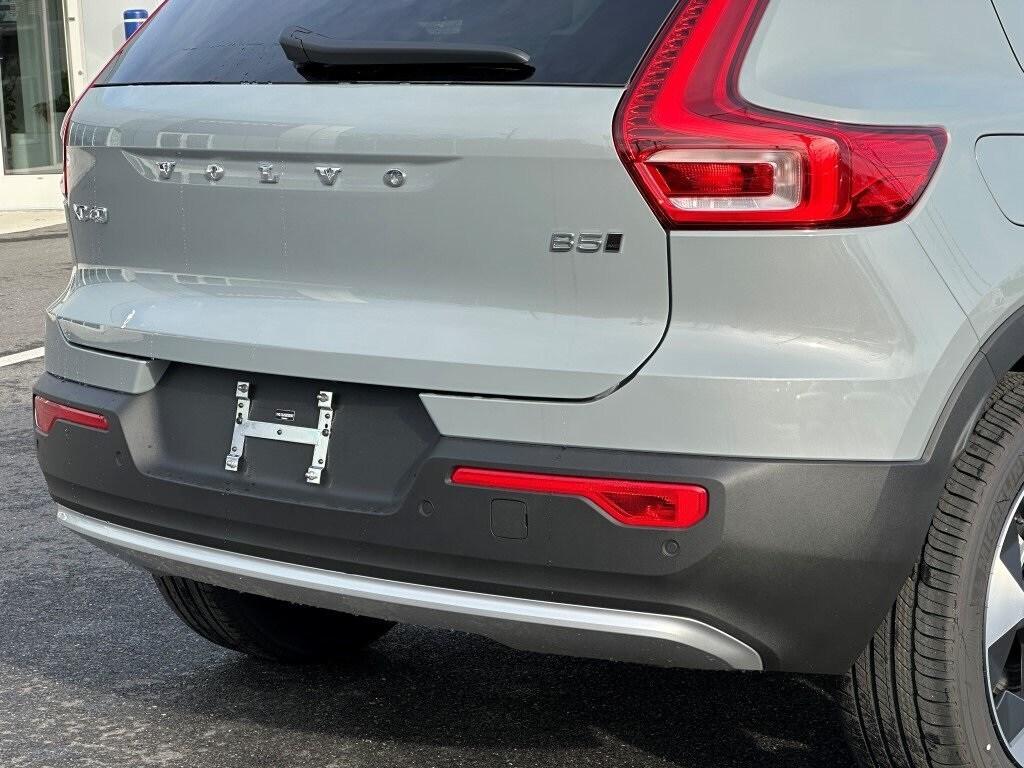 new 2025 Volvo XC40 car, priced at $46,015