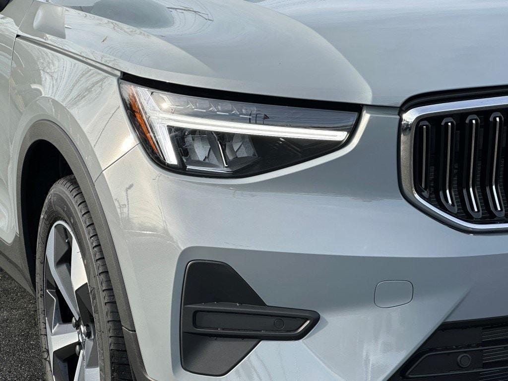 new 2025 Volvo XC40 car, priced at $46,015