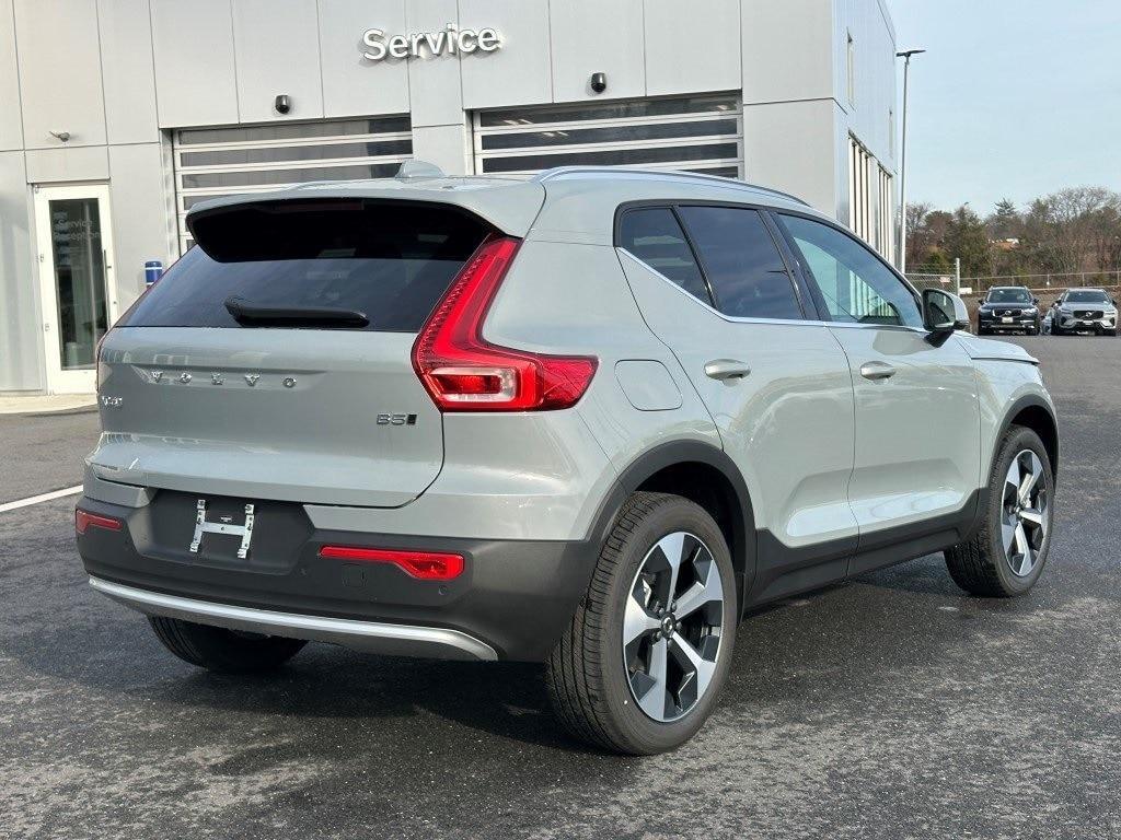 new 2025 Volvo XC40 car, priced at $46,015