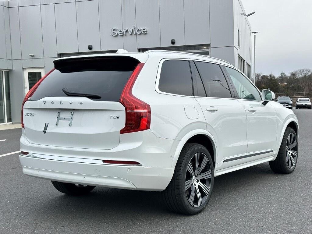 new 2025 Volvo XC90 Plug-In Hybrid car