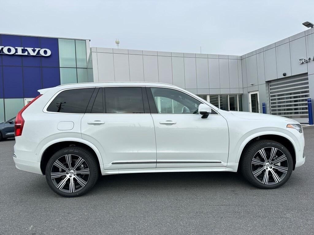 new 2025 Volvo XC90 Plug-In Hybrid car