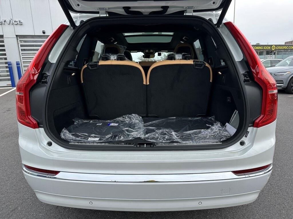 new 2025 Volvo XC90 Plug-In Hybrid car