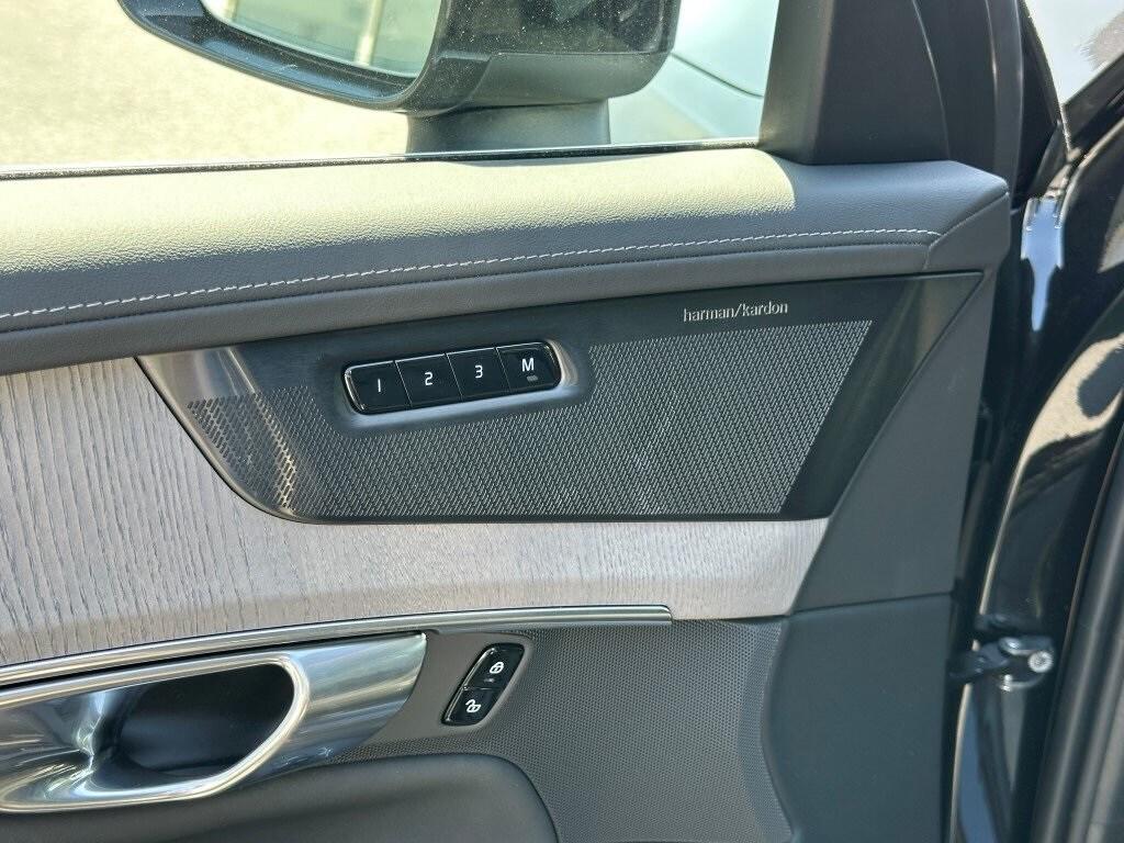 new 2025 Volvo XC90 car, priced at $72,755