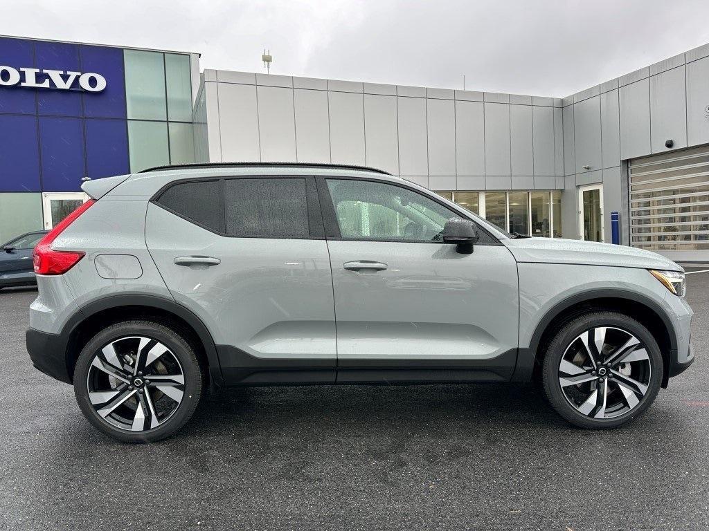 new 2025 Volvo XC40 car, priced at $49,170