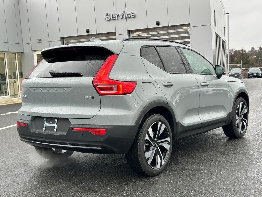 new 2025 Volvo XC40 car, priced at $49,170