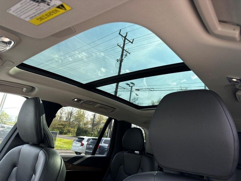 used 2022 Volvo XC90 car, priced at $42,580