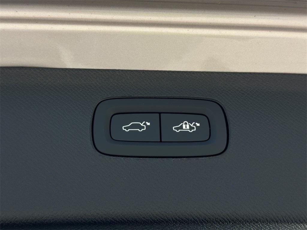 new 2026 Volvo XC90 car, priced at $66,121