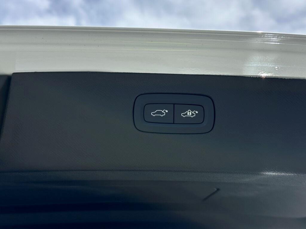 new 2025 Volvo XC90 Plug-In Hybrid car, priced at $77,595