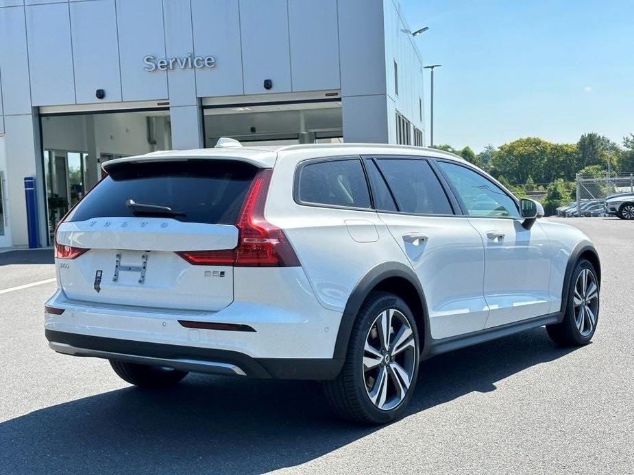 new 2024 Volvo V60 Cross Country car, priced at $54,935