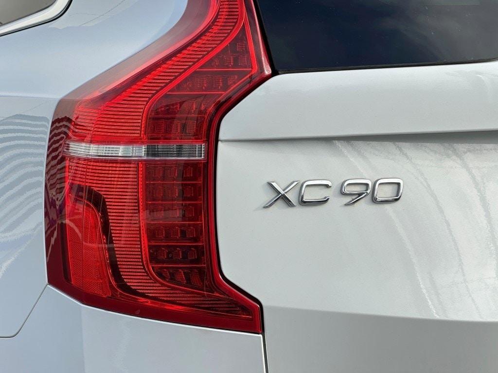 used 2022 Volvo XC90 Recharge Plug-In Hybrid car, priced at $47,980