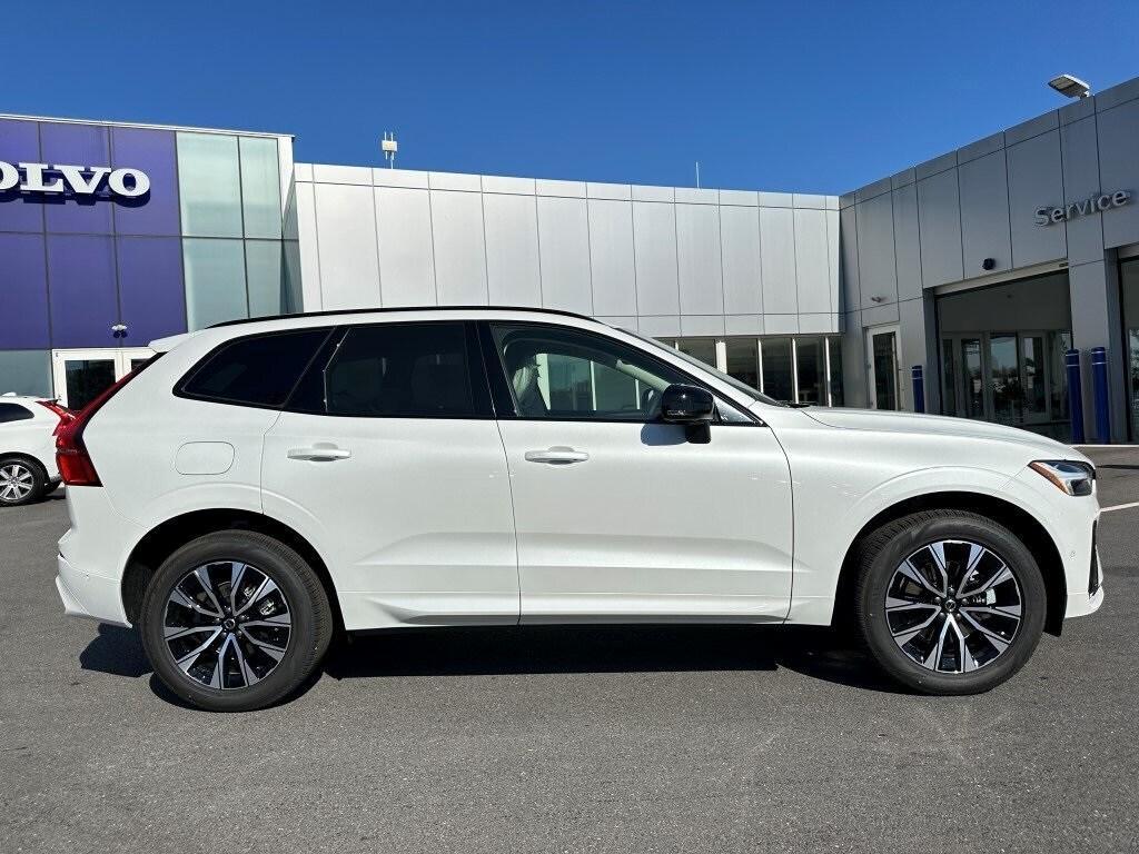 new 2025 Volvo XC60 car, priced at $54,545